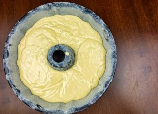 Torta con uva e ricotta fresca,