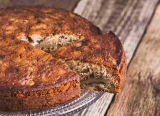 3 Ingredienti che non ti aspetti per un dolce esplosivo, morbido, profumato e un po’ croccante Torta pere cioccolato noci - Ricettasprint.it