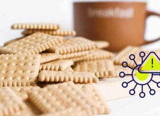 Hai dato questi biscotti ai tuoi figli? Studio shock svela paurosa contaminazione da cancerogeni Biscotti per la colazione con una tazza