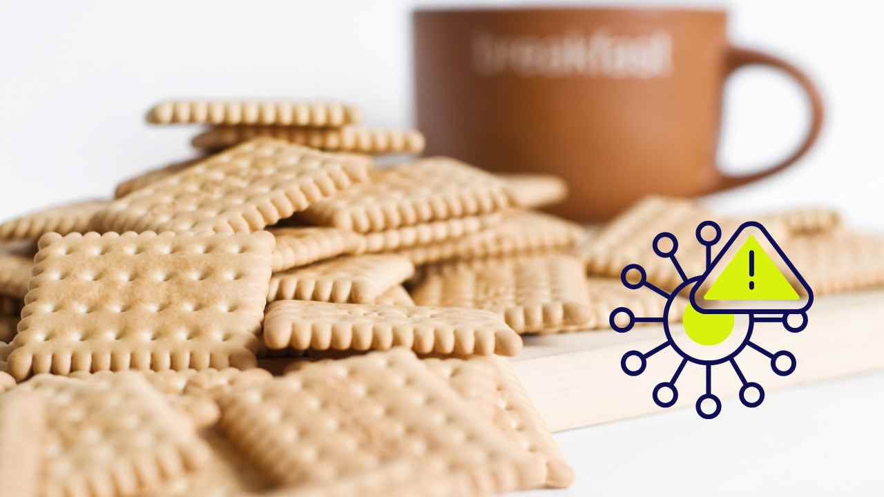 Biscotti per la colazione con una tazza