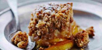 La colazione che fa per noi, crumble di mele e avena con cannella e noci. E’ facile niente paura cramble di mele con cannella e noci ricettasprint.it