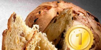 Panettone tagliato in primo piano