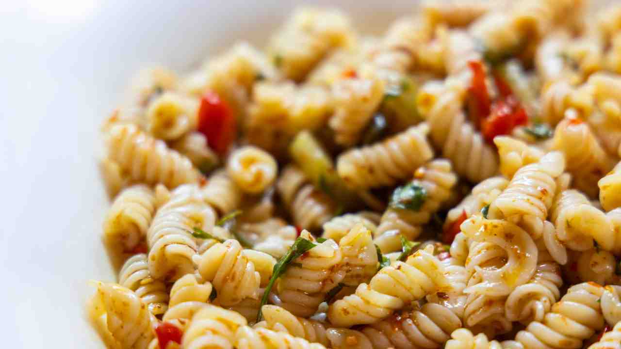 pasta rossa con il cavolfiore