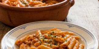 La pasta anni 80 che rinasce per magia: basta un pacco di penne ed un cucchiaio e spiazzi pure la suocera impicciona pasta anni 80 ricetta ricettasprint