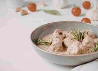 polpette di manzo con crema di yogurt e limone ricettasprint.it