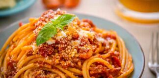 spaghetti pomodorini acciughe pecorino ricettasprint