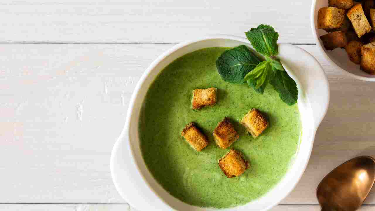 vellutata fredda di piselli e menta ricettasprint.it