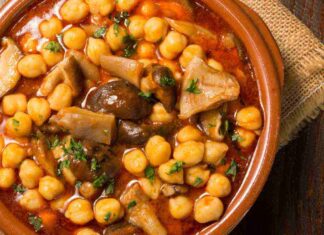 La mia zuppa di ceci e funghi è quello che ti manca per il pranzo, da mangiare calda e fumante zuppa di ceci e funghi ricettasprint