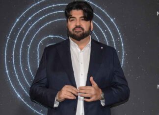 Antonino Cannavacciuolo “l’unico con cui si è seduto al tavolo”, non fa eccezioni per nessuno Antonino Cannvacciuolo al tavolo con lui - RicettaSprint