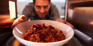 Attenzione agli avanzi delle feste, quante volte possiamo riscaldare lo stesso cibo? Avanzi quante volte possiamo riscaldare - RicettaSprint