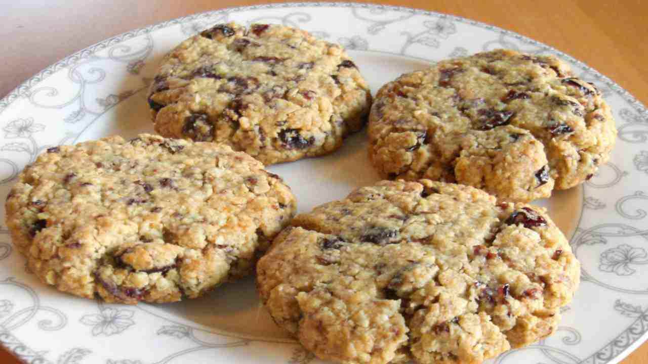Biscotti alla frutta secca colazione di Natale - RicettaSprint