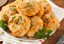 Prepara questi biscotti salati a Natale e spariranno in un attimo, sono irresistibili Biscotti salati Natale - Ricettasprint.it