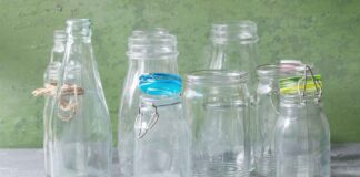 Bottiglie di vetro per liquori come disinfettarle e riutilizzarle: il trucco della nonna è una garanzia Bottiglie in vetro per liquori come vanno disinfettate - RicettaSprint