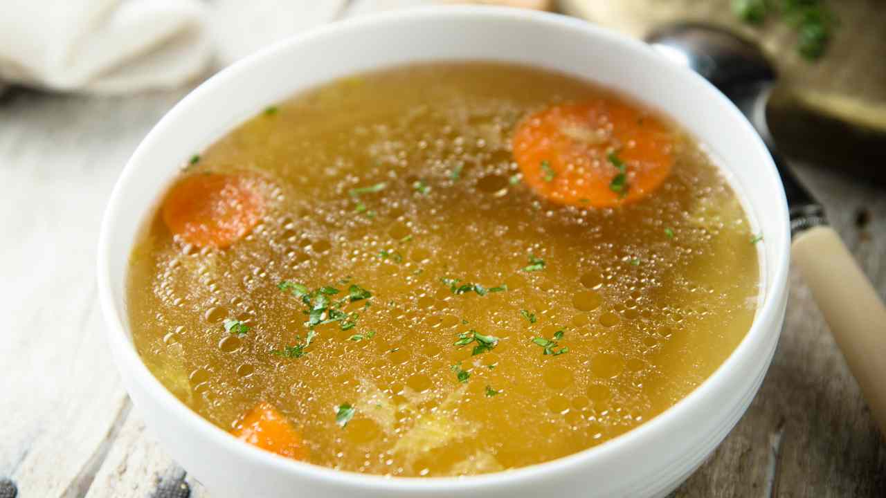 Brodo di cappone - Ricettasprint.it