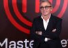 Bruno Barbieri, il grande chef consiglia: “Se al ristorante ti preparano questo piatto vai via” Bruno Barbieri in posa mentre sorride