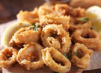 Non mi andava di friggere, ho fatto i calamari così e devo dire che nessuno ha notato la differenza, ripropongo a Natale Calamari fritti in friggitrice ad aria - Ricettasprint.it