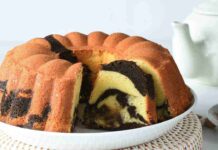 Marmorizzato al cioccolato, il ciambellone fatto alla vecchia maniera non si batte!
