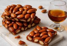 Il croccante di Natale non può mai mancare sulla mia tavola, lo preparo già adesso con questa ricetta facile Croccante di natale ricetta - RicettaSprint