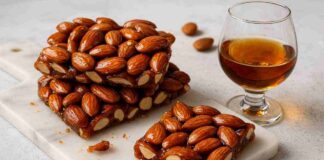 Il croccante di Natale non può mai mancare sulla mia tavola, lo preparo già adesso con questa ricetta facile Croccante di natale ricetta - RicettaSprint