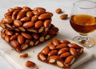 Il croccante di Natale non può mai mancare sulla mia tavola, lo preparo già adesso con questa ricetta facile Croccante di natale ricetta - RicettaSprint