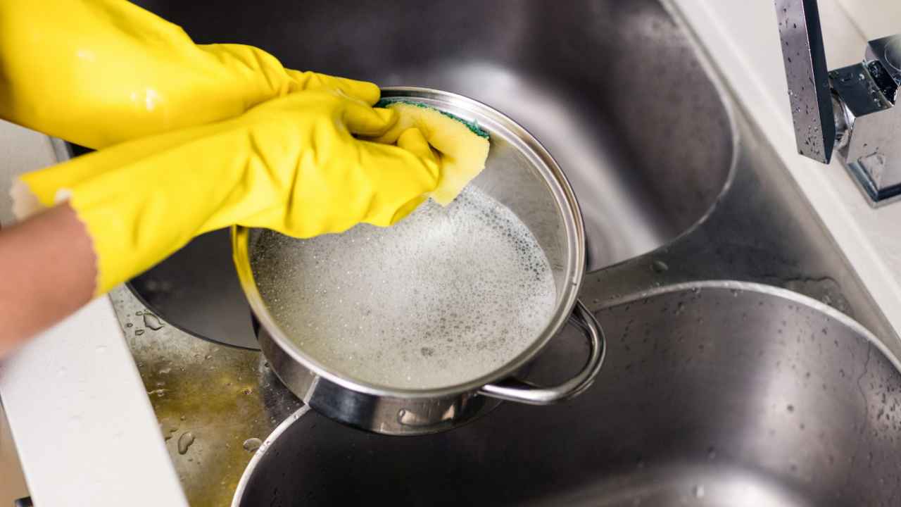 Eliminare puzza di pesce dalle padelle - RicettaSprint