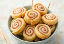 Girelle pasta sfoglia ripiene che fa te ne privi a Natale? Provale con questa ricetta Girelle di pasta sfoglia di Natale - RicettaSprint