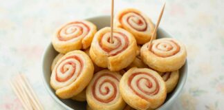 Girelle di pasta sfoglia di Natale - RicettaSprint