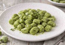 Gnocchi con 2 soli ingredienti, la ricetta salva pranzo che piace anche ai nutrizionisti! Gnocchi con 2 soli ingredienti - RicettaSprint