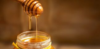 Apri il barattolo del miele ed è completamente indurito? Nessun problema ecco rimediare Miele indurito come scioglierlo - Ricettasprint.it