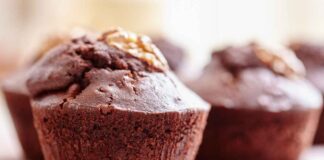 Cioccolatosi e soffici, a colazione impossibile resistergli Muffin cioccolatosi e soffici - RicettaSprint