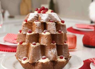 Pandoro farcito con una cremina irresistibile, altro che dolci della pasticceria, con questo fai il botto a Natale, ti bastano solo 15 minuti Pandoro farcito con crema di mascarpone - Ricettasprint.it