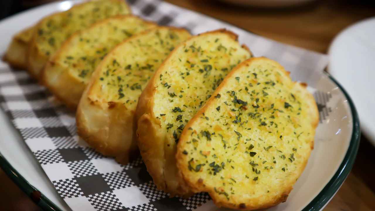 Pane all'aglio per Natale - RicettaSprint
