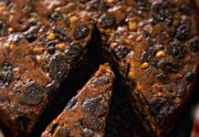 Un classico dolce natalizio il Panpepato fatto da te sarà ancora più buono, tutti penseranno che sia uscito dalla pasticceria