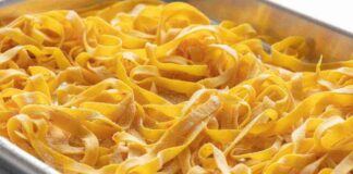 Pasta fresca allo zafferano per Natale - RicettaSprint