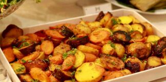 Patate novelle filanti, non è solo il formaggio a fare la differenza: c’è una nota alcolica strepitosa Patate novelle filanti