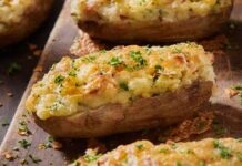 Lasciati ispirare dalle patate ripiene un successo senza tempo, immancabili al pranzo di Natale Patate ripiene salsicce - Ricettasprint.it