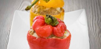 I peperoni ripieni a Natale si, ma non essere ripetitiva, questa è la ricetta che farà correre tutti a tavola Peperoni ripieni carne - Ricettasprint.it