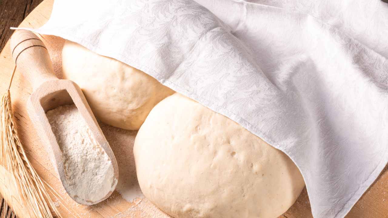 Pizzette di ricotta ripiene