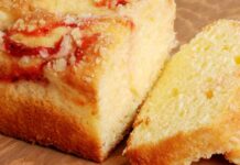 Nella sua semplicità il plumcake alle mele incanta tutti, morbidissimo, profumato e leggero, con pochi euro risolvi la colazione Plumcake alle mele e succo d'arancia- Ricettasprint.it