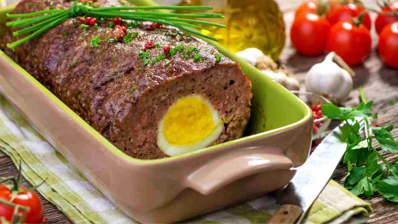 Polpettone di Natale ripieno uova sode - Ricettasprint.it