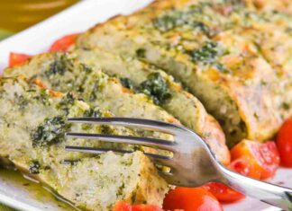 Natale Leggero? Prova il polpettone che sta conquistando tutti, ci si può concedere anche il bis Polpettone di pollo con spinaci e mozzarella -Ricettasprint.it