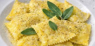 Ravioloni ripieni con ricotta - RicettaSprint