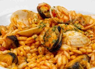 Risotto ai frutti di mare da applausi, con questo trucco geniale è pronto subito Risotto ai frutti di mare