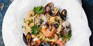 Spaghetti di mare al cartoccio è un concentrato di profumi e sapori unici, con un sughetto irresistibile, merita scarpetta Spaghetti di mare al cartoccio - Ricettasprint.it