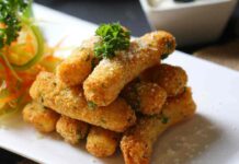 Rendi l’antipasto delle feste speciale con gli stick di formaggi filanti, un mix esplosivo da non lasciarsi sfuggire Stick di formaggi- Ricettasprint.it