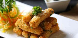 Rendi l’antipasto delle feste speciale con gli stick di formaggi filanti, un mix esplosivo da non lasciarsi sfuggire Stick di formaggi- Ricettasprint.it