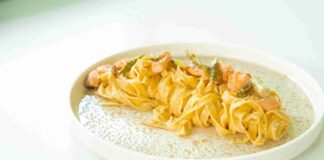 Tagliolini con ragù, ma la carne non c’entra: meno di 30 minuti e voli Tagliolini con ragù senza carne