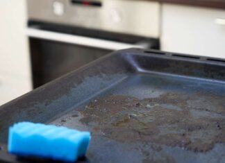 Teglie unte sporche come pulire - Ricettasprint.it