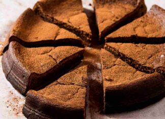 Quando voglio prendere per la gola tutti, faccio la tenerina, cuore morbido e superfice un po’ croccante Tenerina dolce dal cuore morbido - Ricettasprint.it