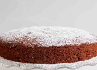 Con la torta della nonna ci faccio colazione a Natale, non puoi non prepararla, batte tutti i dolci anche il panettone Torta della nonna al cioccolato - Ricettasprint.it